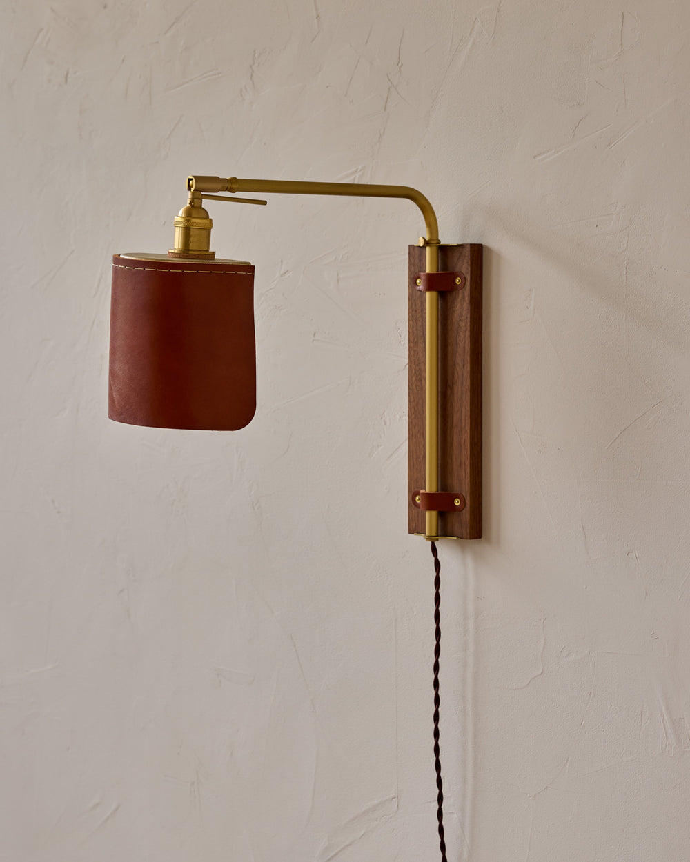 #leather-finish_tan harness #wood-finish_black walnut #wiring_plug-in