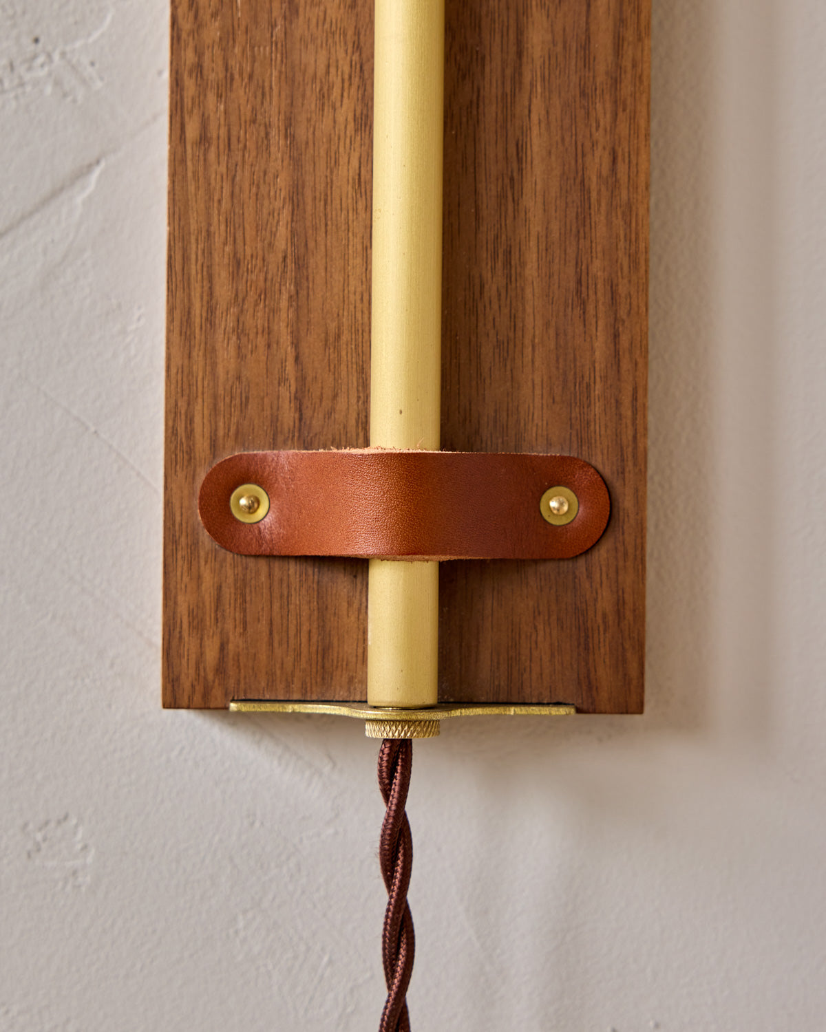 #leather-finish_tan harness #wood-finish_black walnut #wiring_plug-in