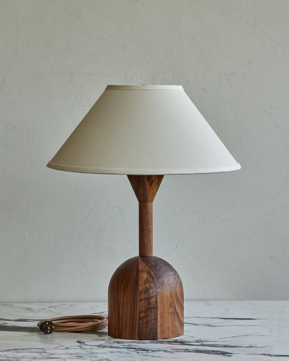 #wood-finish_black walnut
#shade-color_ivory linen