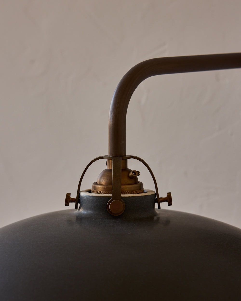 #shade-finish_almost black ceramic
#metal-finish_antique brass
#globe_milk glass