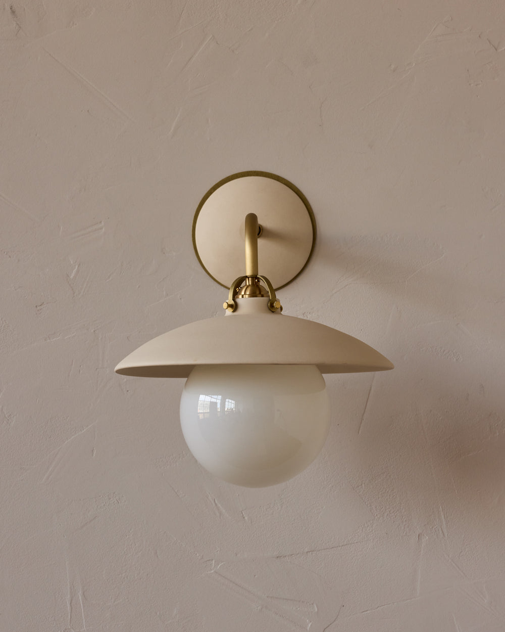 #shade-finish_biscuit ceramic
#metal-finish_satin brass
#globe_milk glass