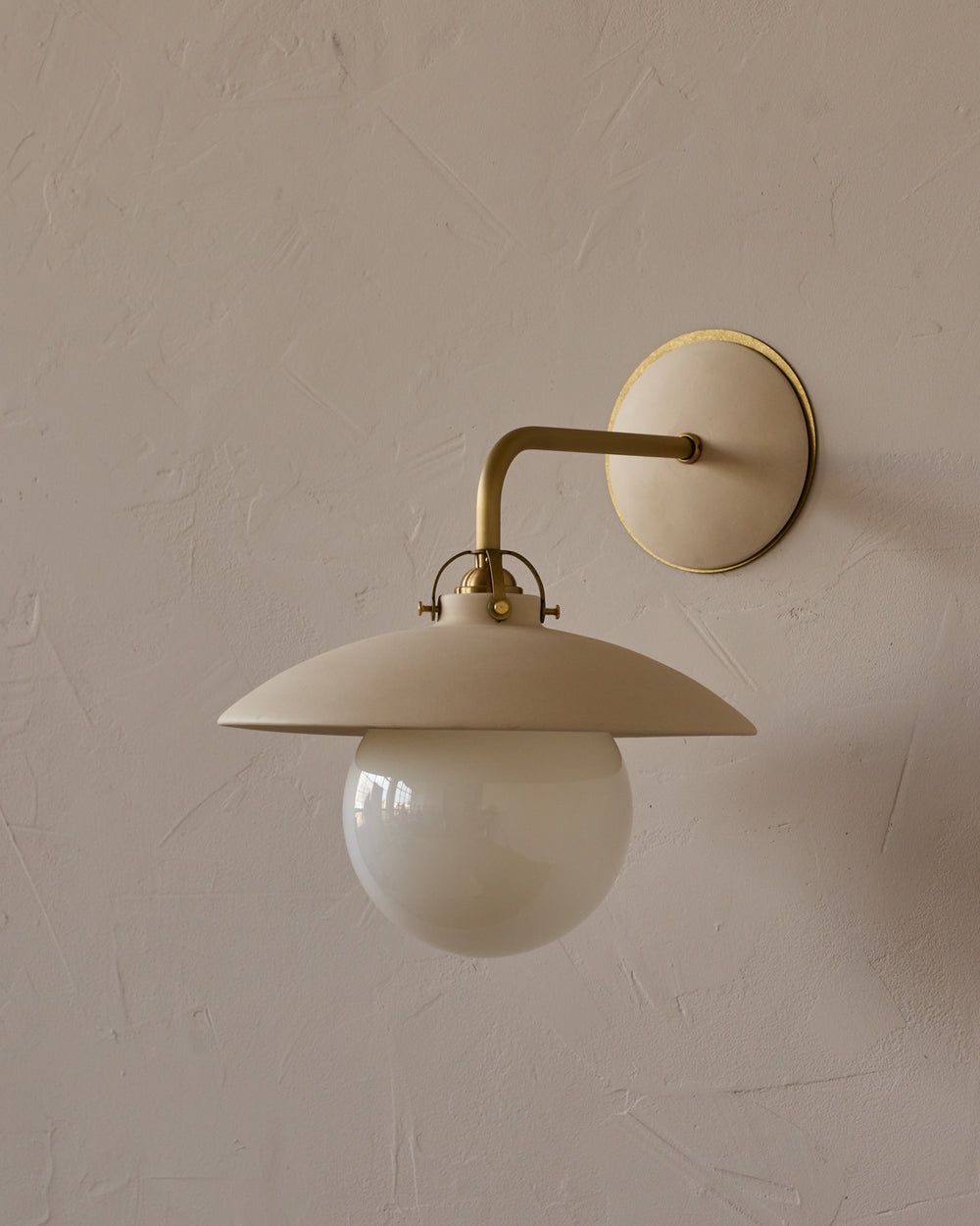 #shade-finish_biscuit ceramic
#metal-finish_satin brass
#globe_milk glass