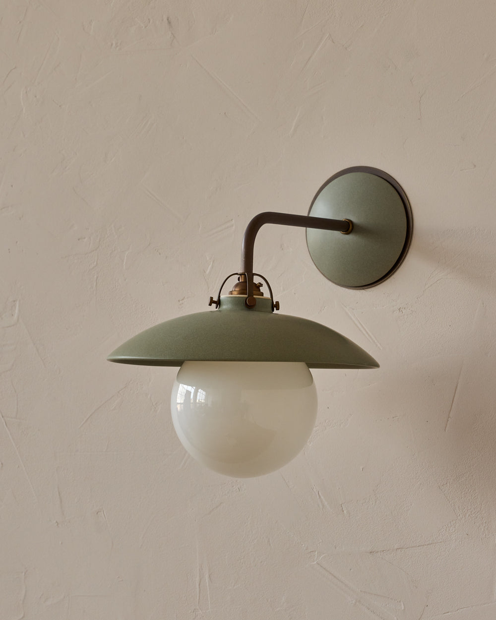 #shade-finish_olivine ceramic
#metal-finish_antique brass
#globe_milk glass