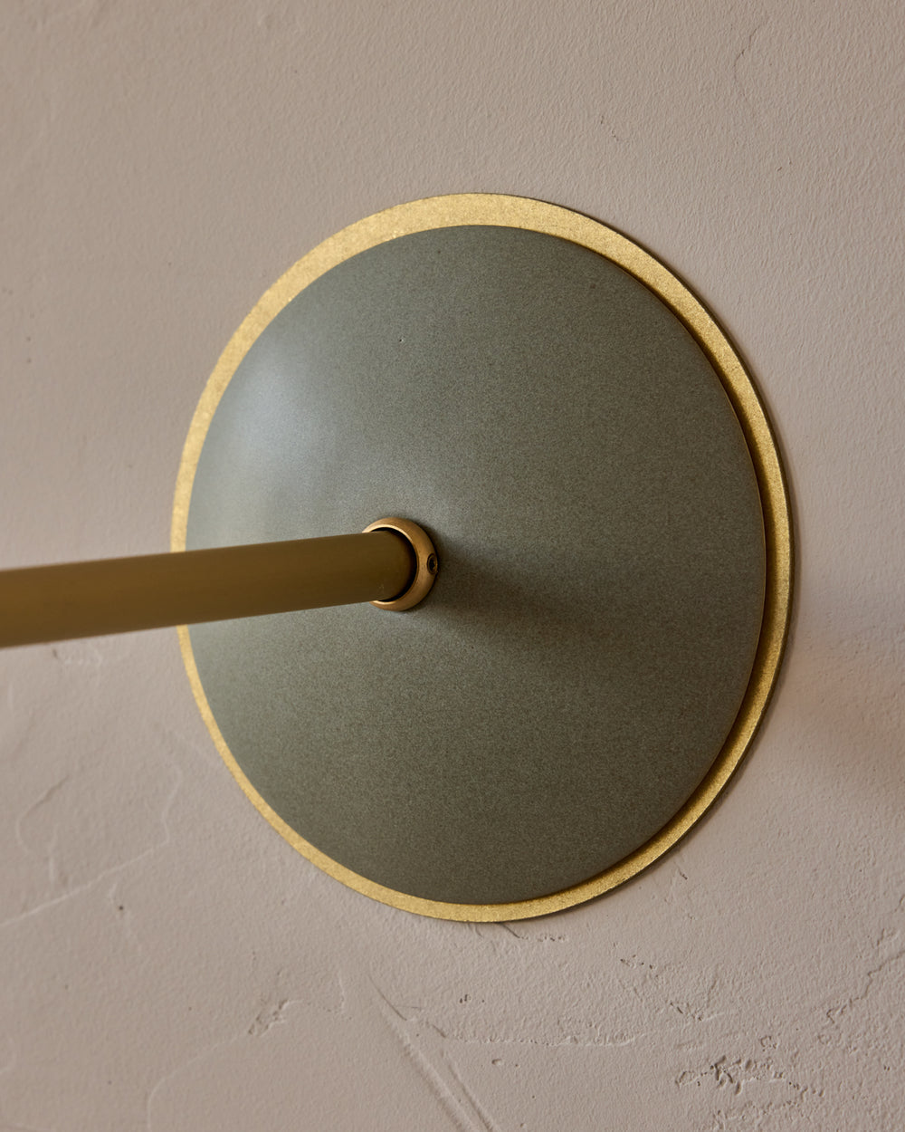 #shade-finish_olivine ceramic
#metal-finish_satin brass
#globe_clear glass