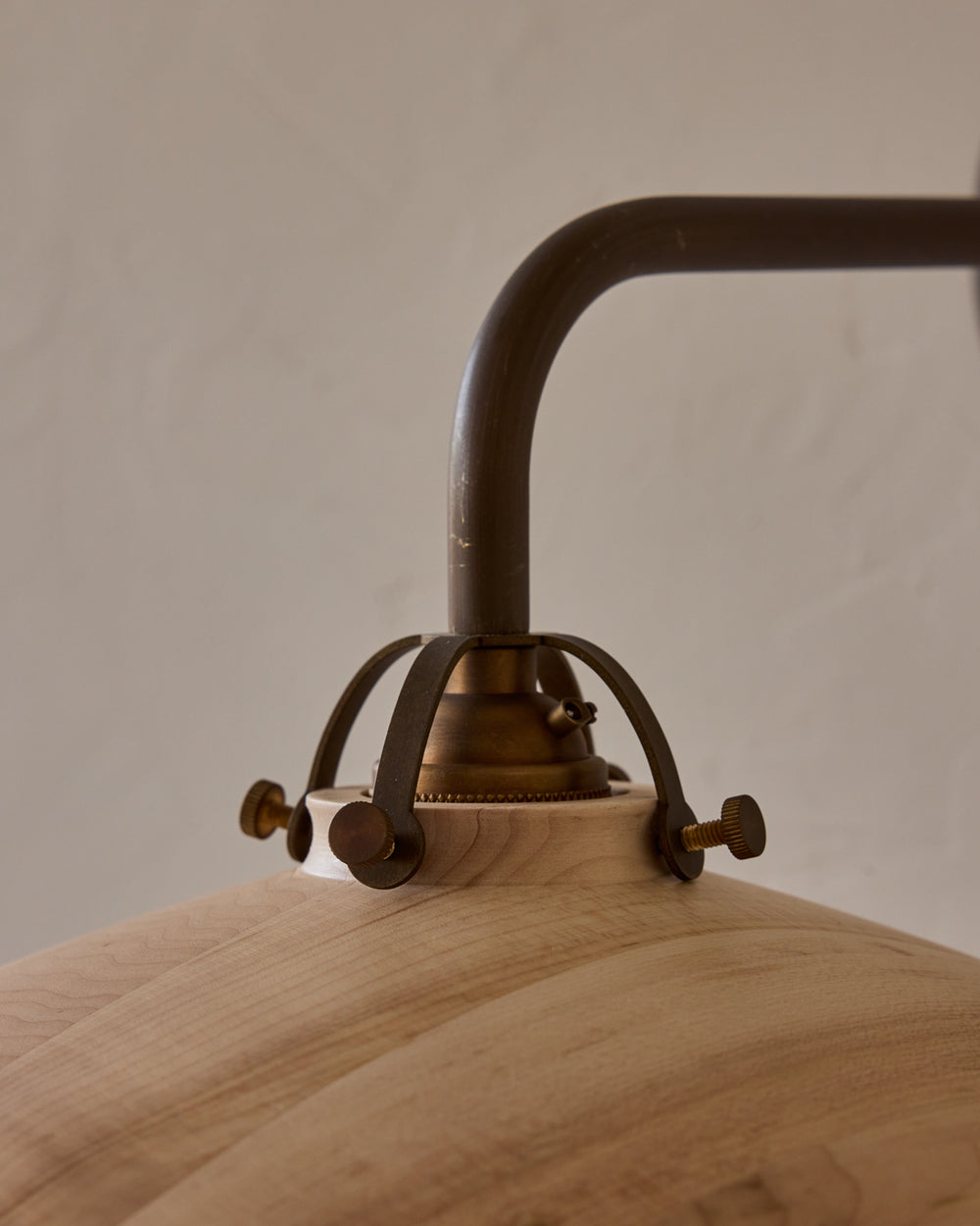 #shade-finish_clear maple
#metal-finish_antique brass
#globe_milk glass