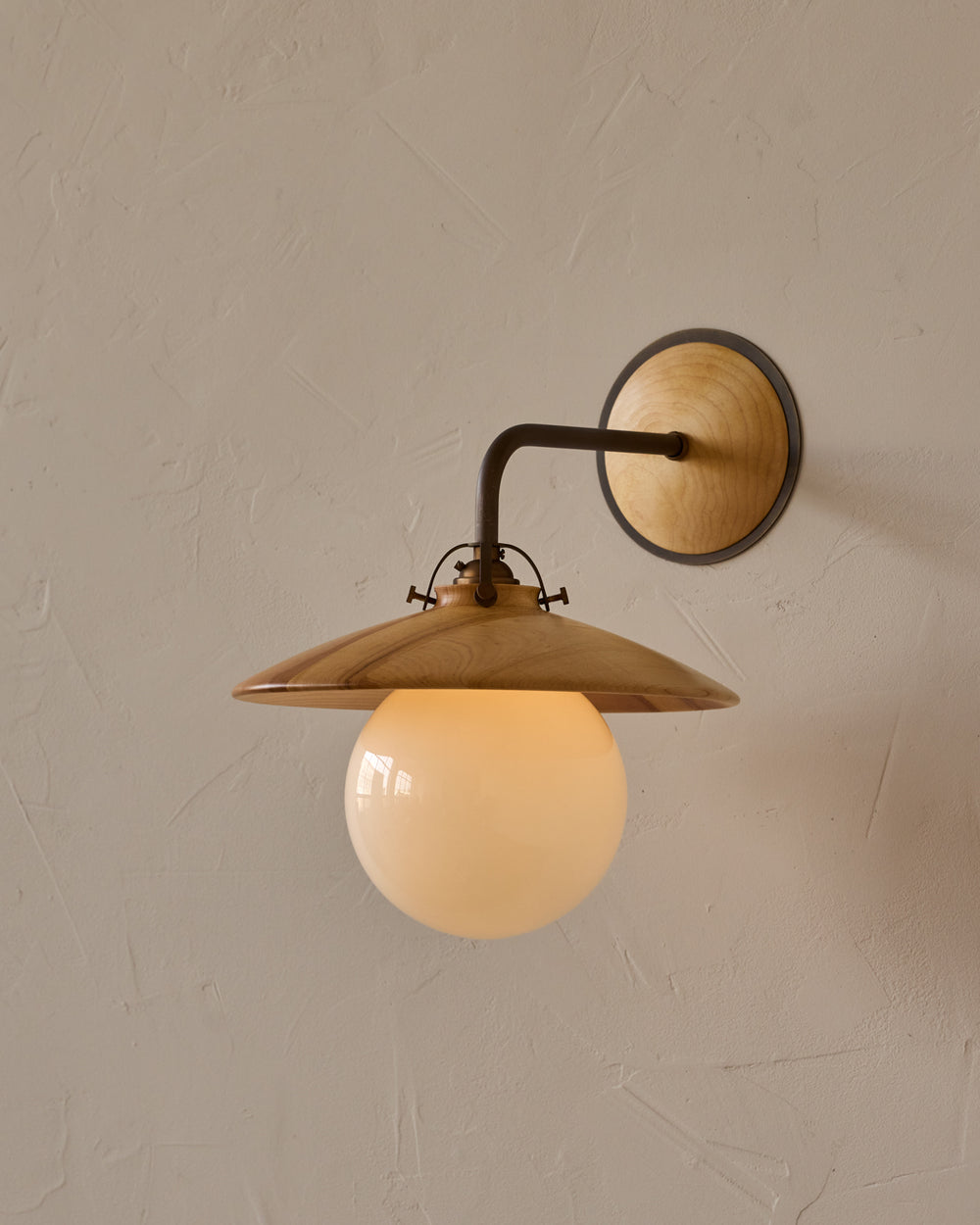 #shade-finish_natural maple
#metal-finish_antique brass
#globe_milk glass