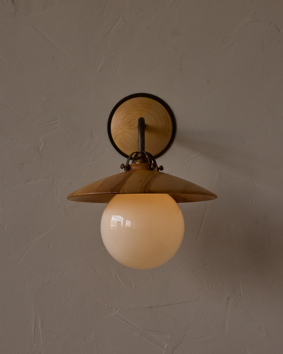 #shade-finish_natural maple
#metal-finish_antique brass
#globe_milk glass