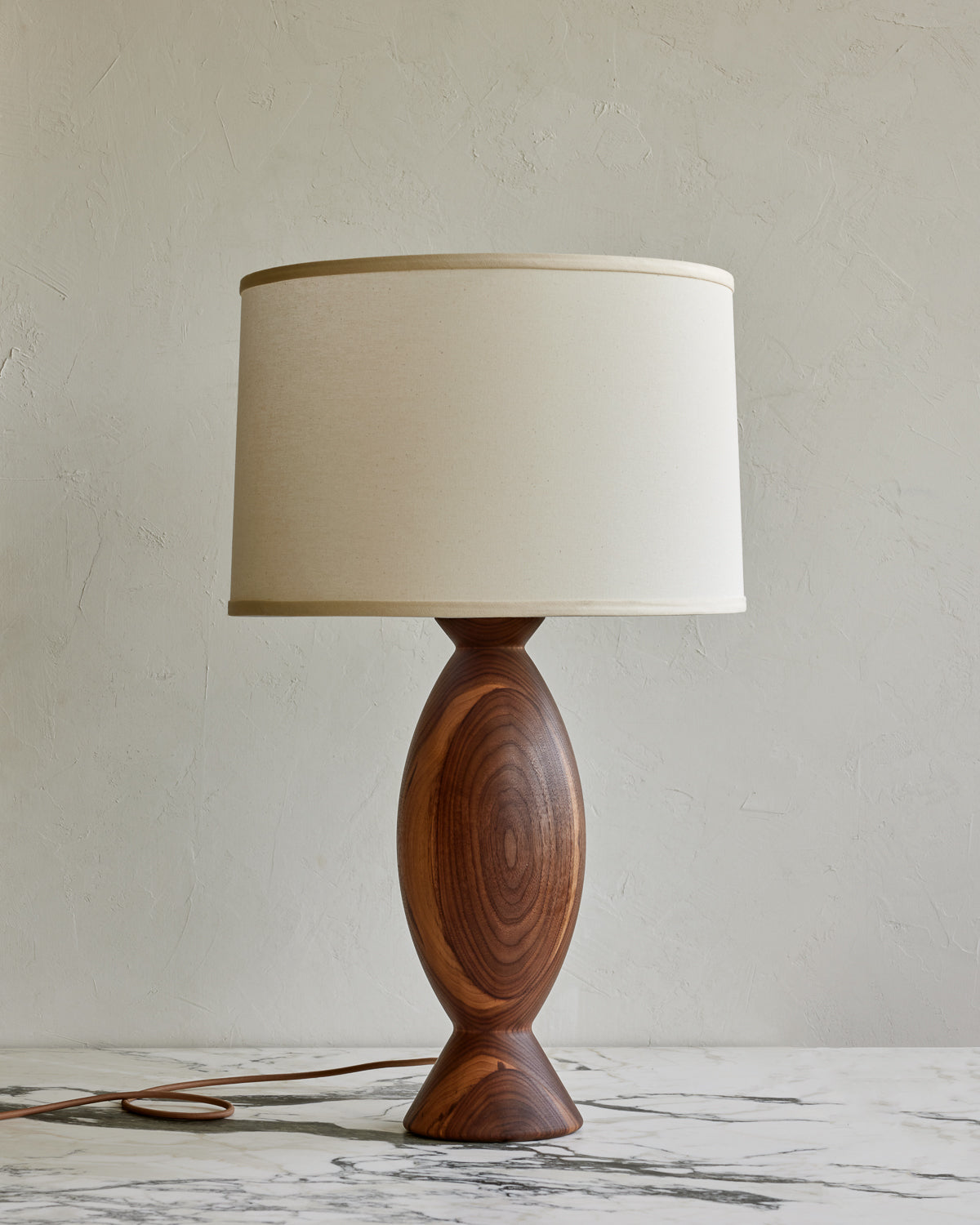 #wood-finish_black walnut
#shade-color_ivory linen