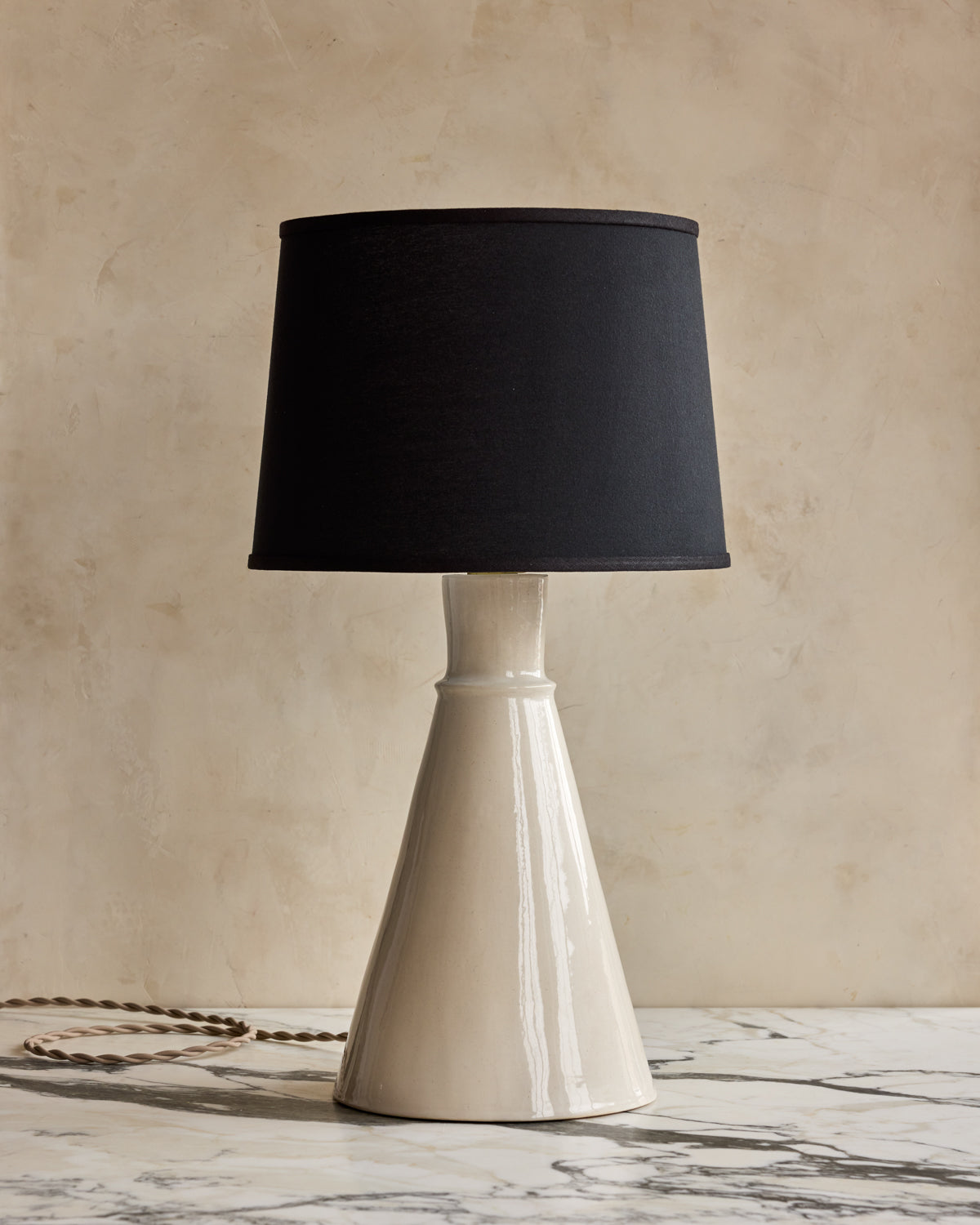 #shade-color_black linen
