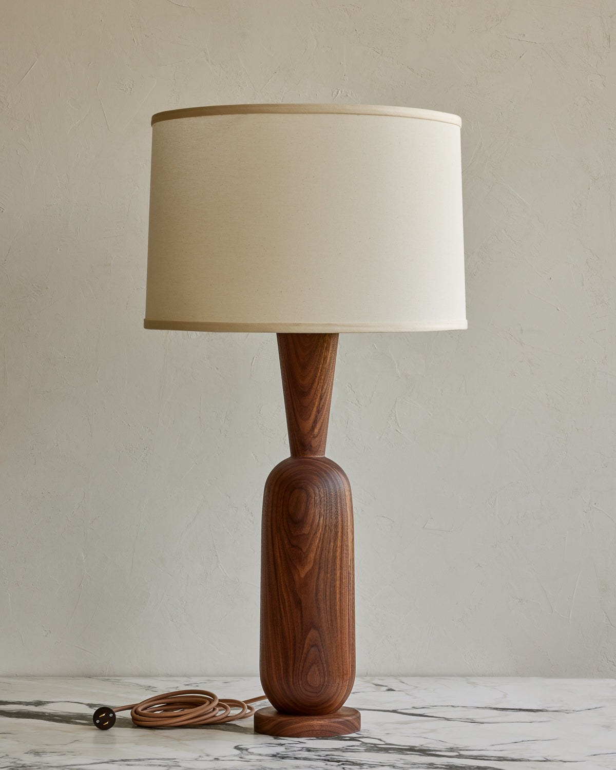#wood-finish_black walnut
#shade-color_ivory linen
