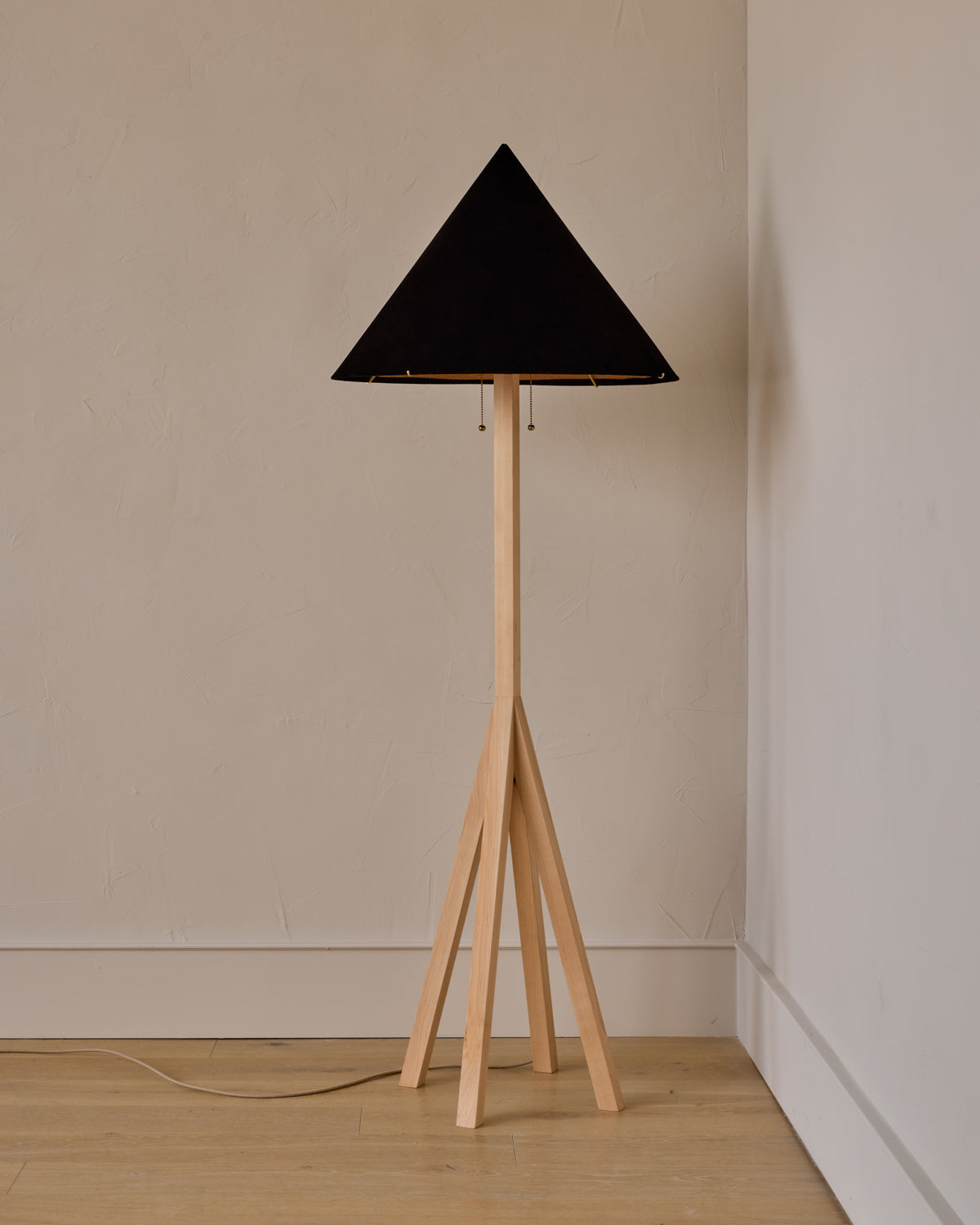 #shade-finish_anthracite suede
#wood-finish_clear maple