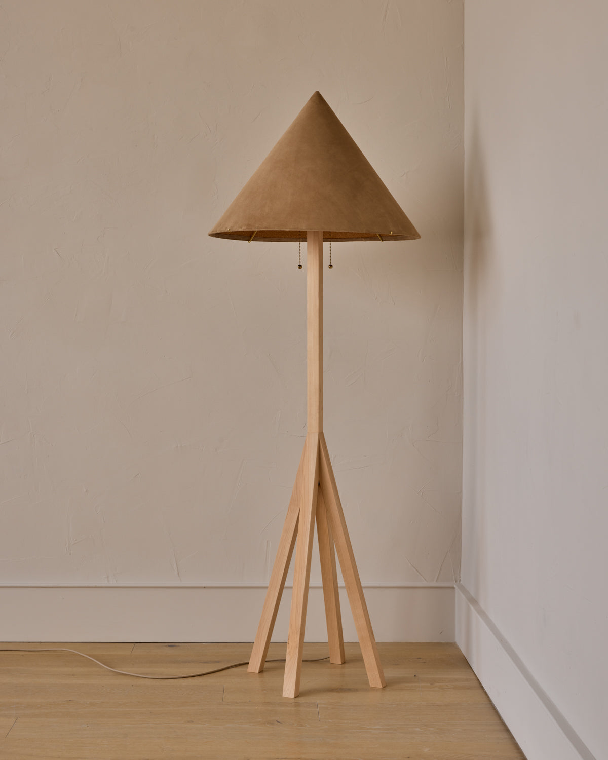 #shade-finish_beige suede
#wood-finish_clear maple
