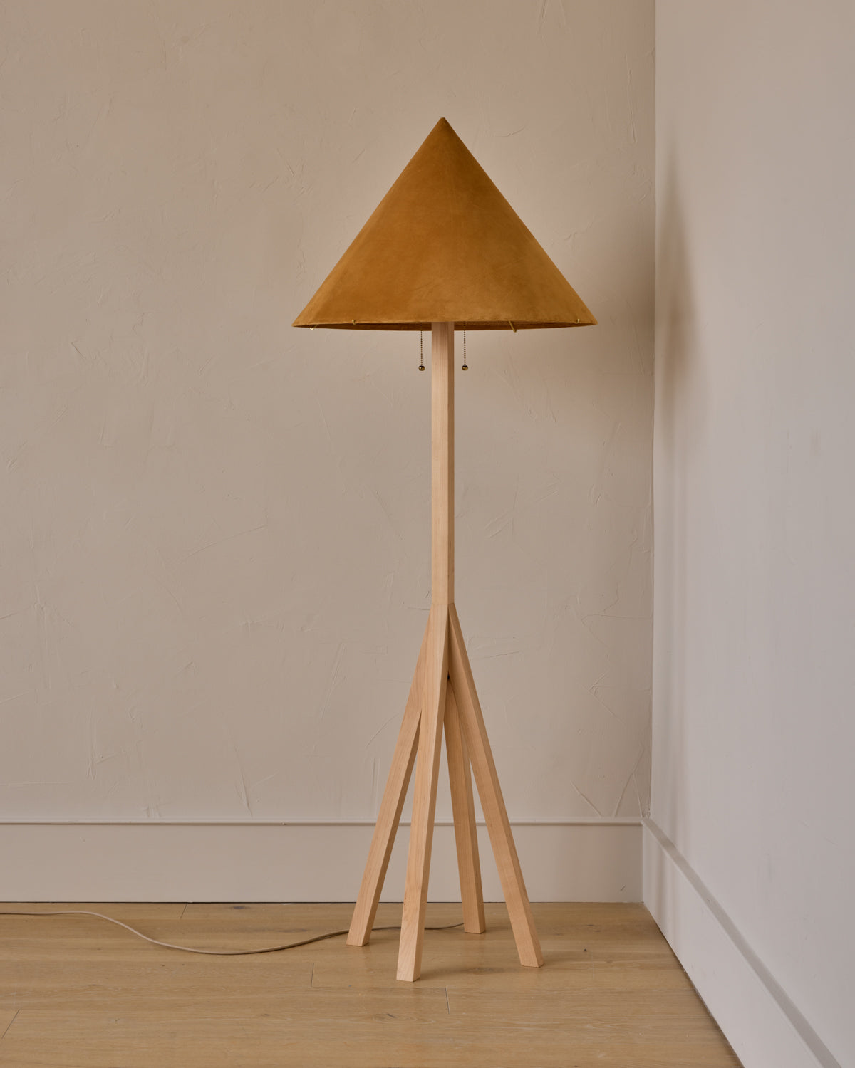 #shade-finish_camel suede
#wood-finish_clear maple