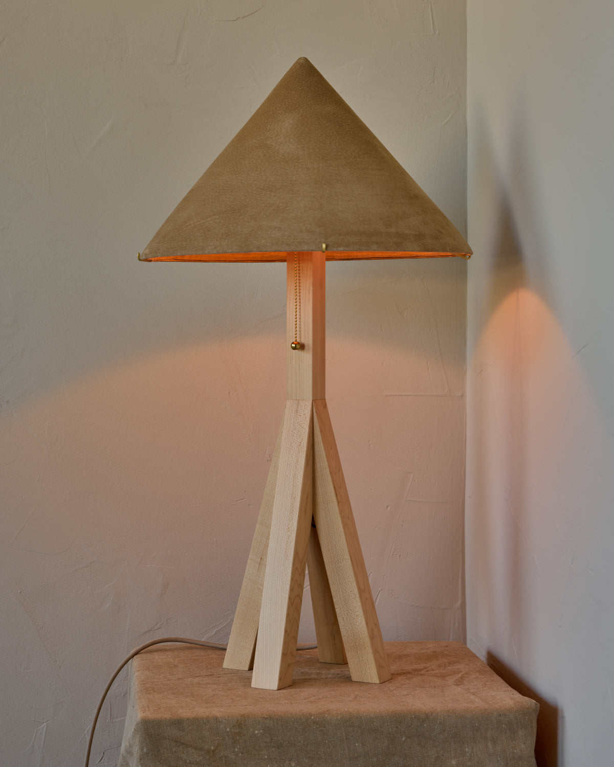 #shade-finish_beige suede
#wood-finish_clear maple