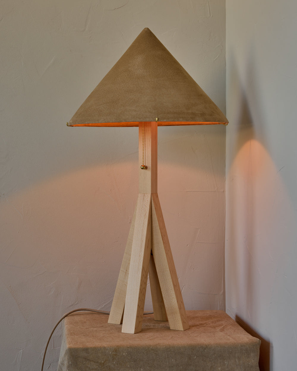 #shade-finish_beige suede
#wood-finish_clear maple