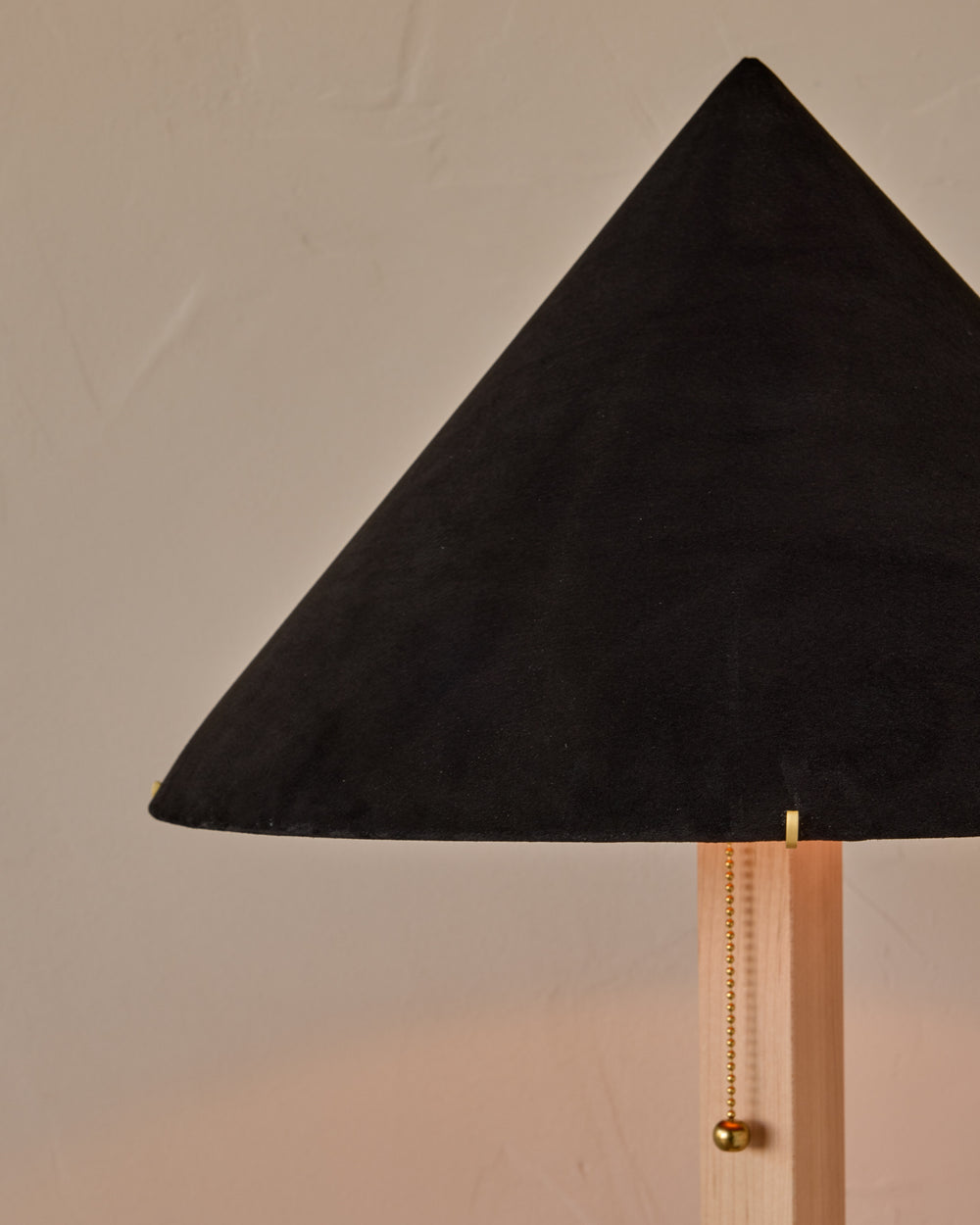 #shade-finish_anthracite suede
#wood-finish_clear maple