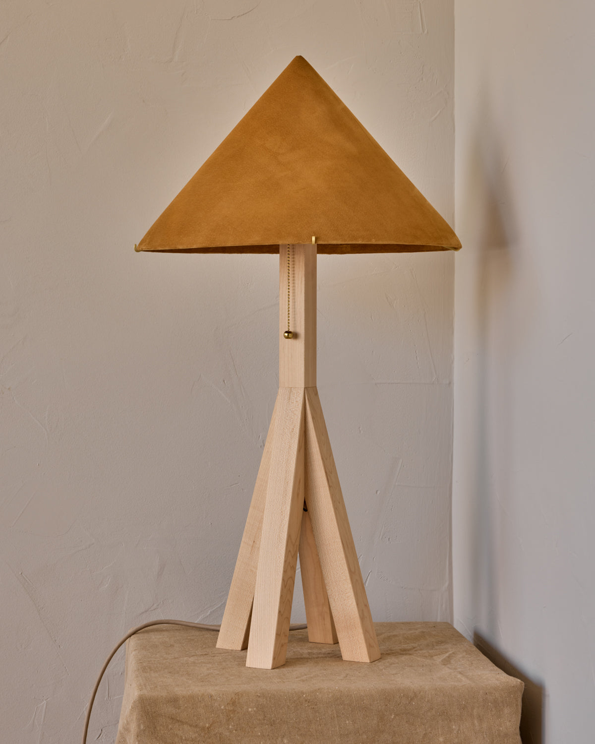 #shade-finish_camel suede
#wood-finish_clear maple