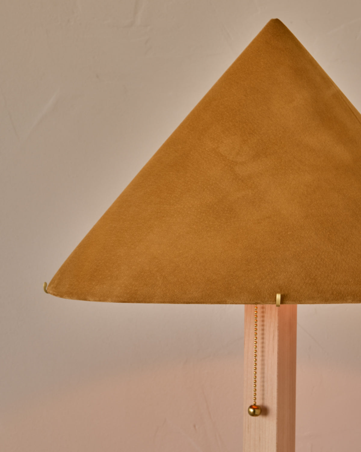 #shade-finish_camel suede
#wood-finish_clear maple