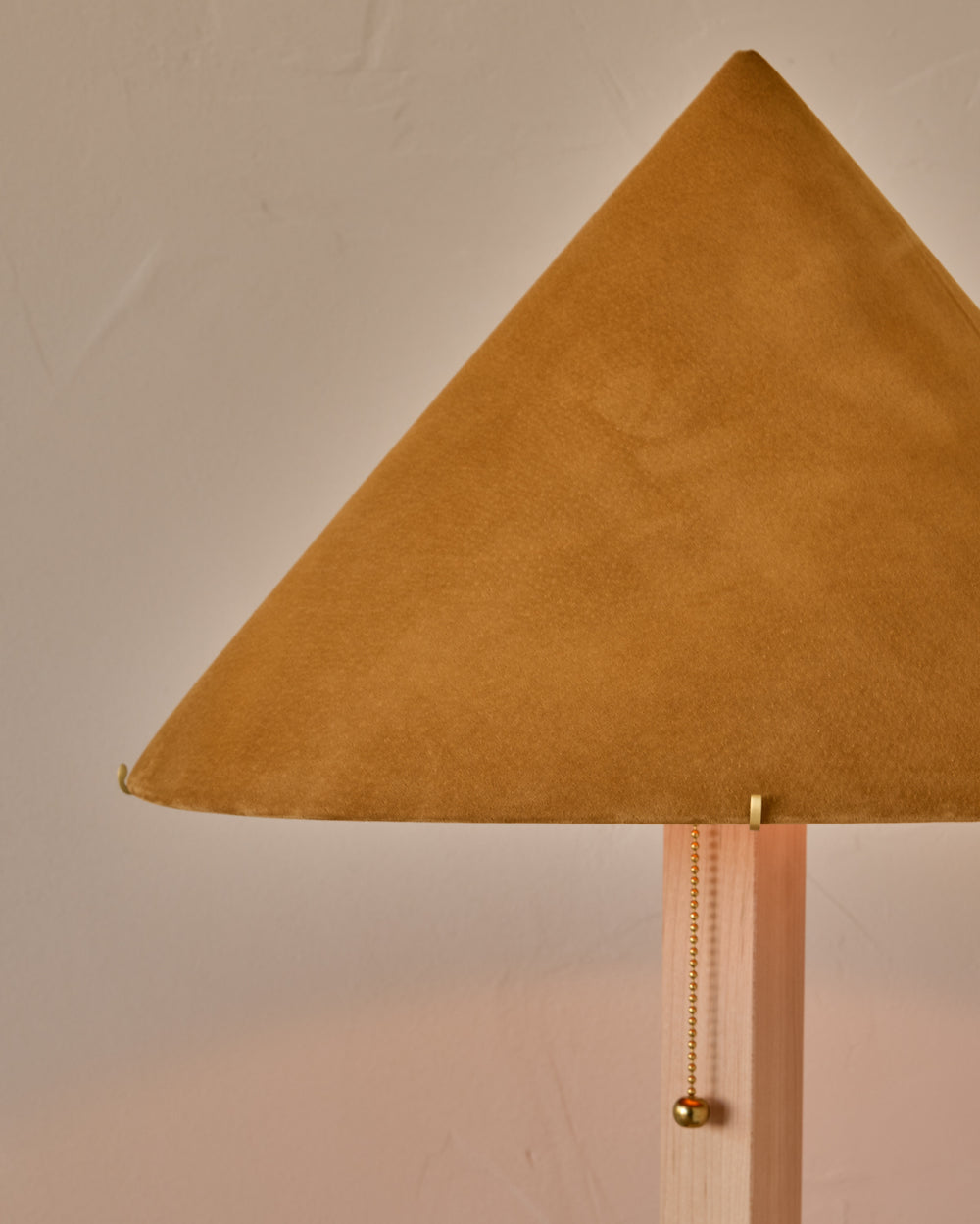 #shade-finish_camel suede
#wood-finish_clear maple