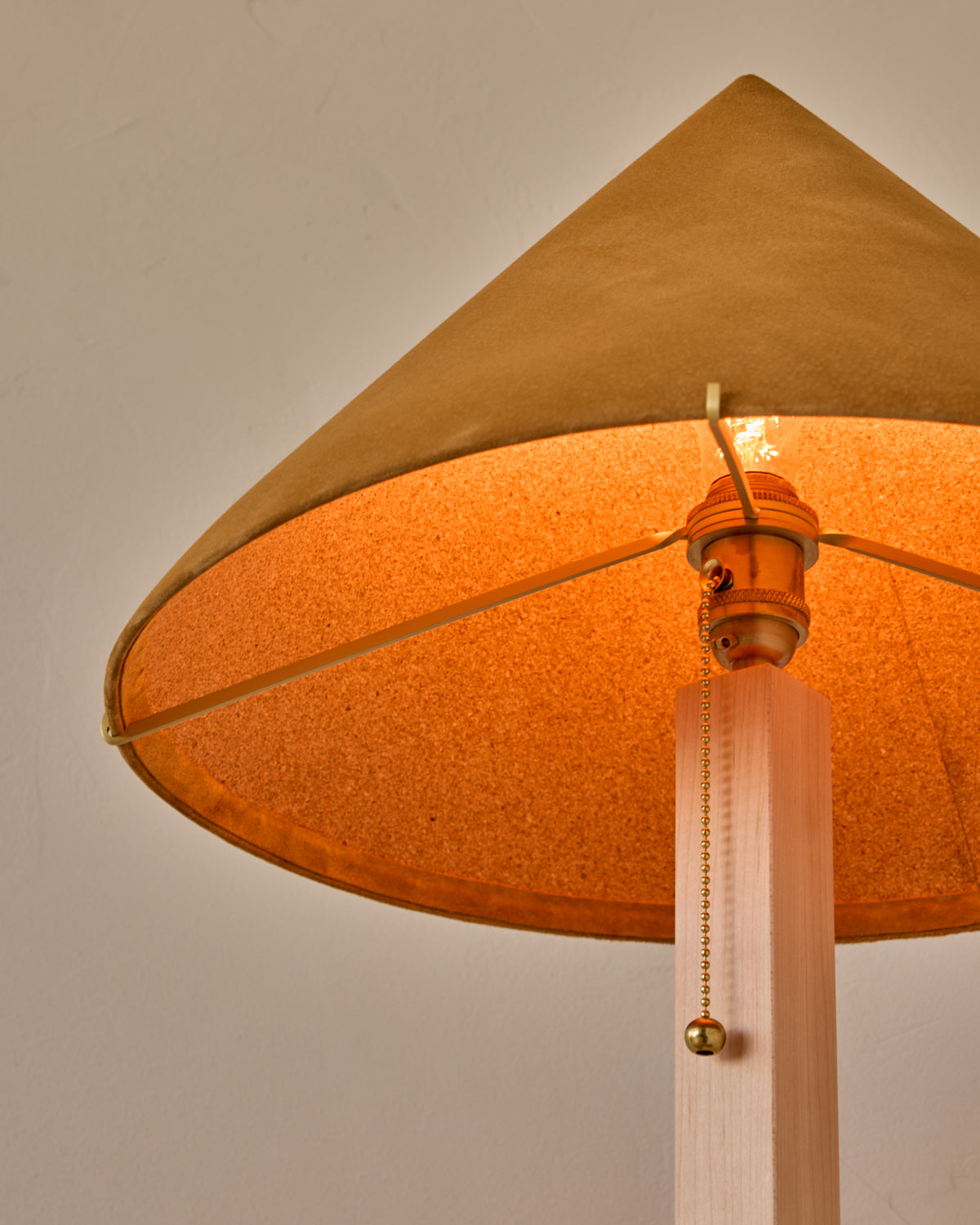 #shade-finish_camel suede
#wood-finish_clear maple