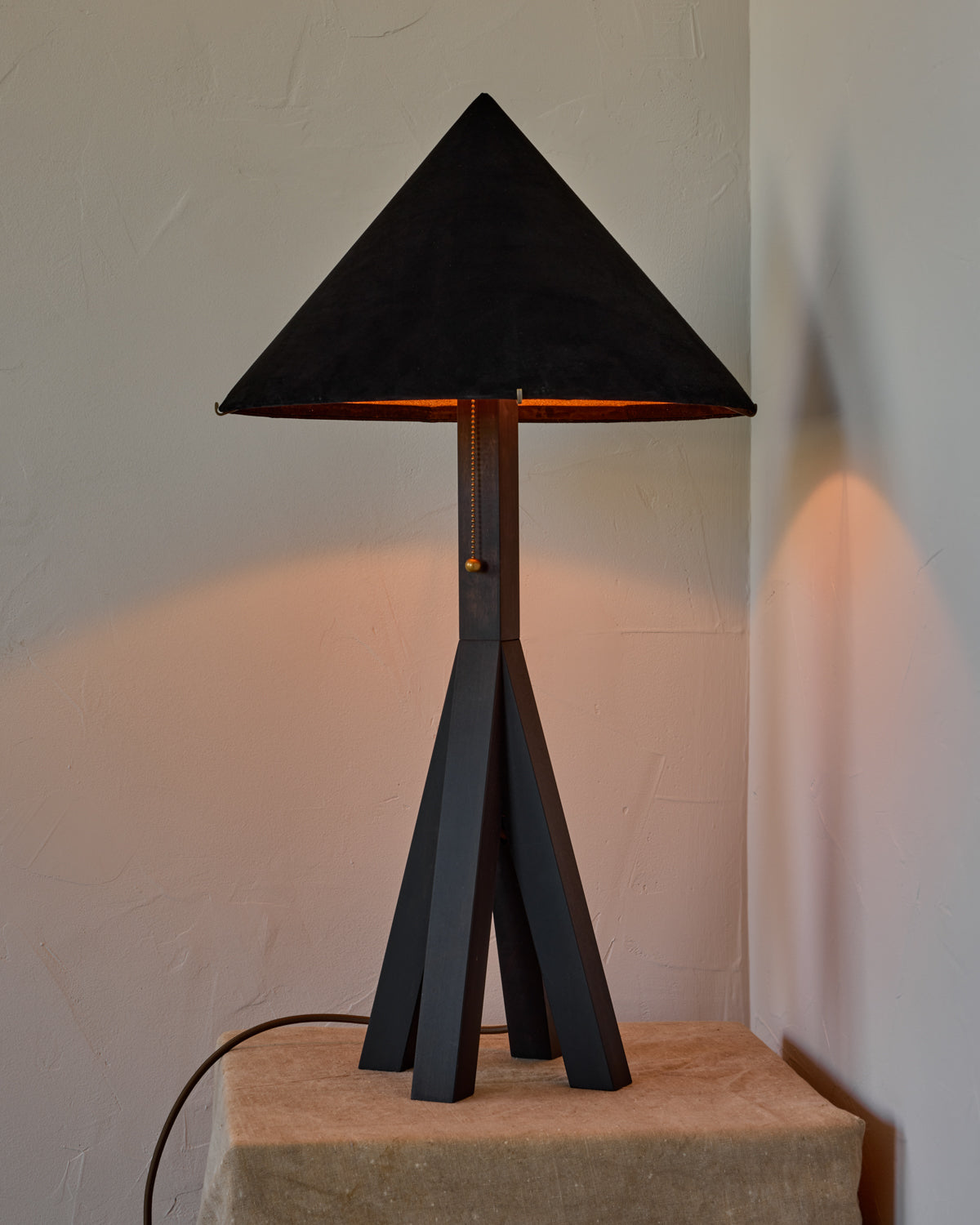 #shade-finish_anthracite suede
#wood-finish_dark wash maple