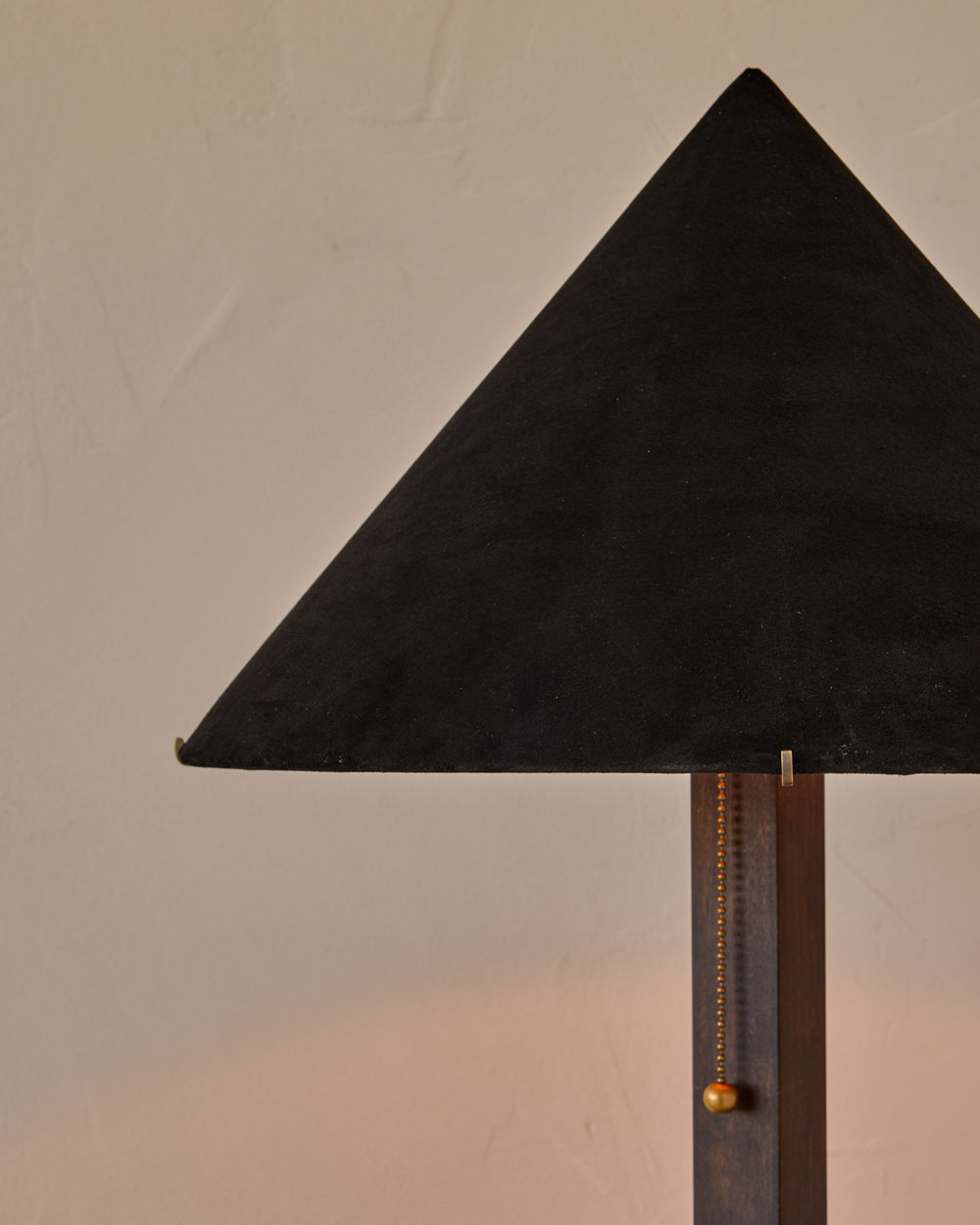 #shade-finish_anthracite suede
#wood-finish_dark wash maple
