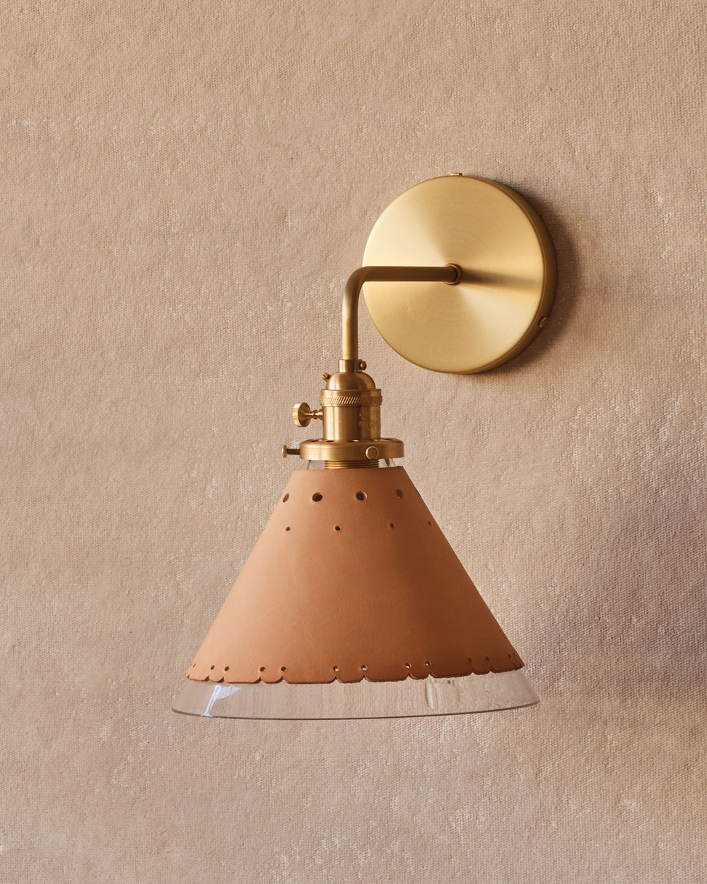 #leather-finish_natural tan #wiring_hardwired