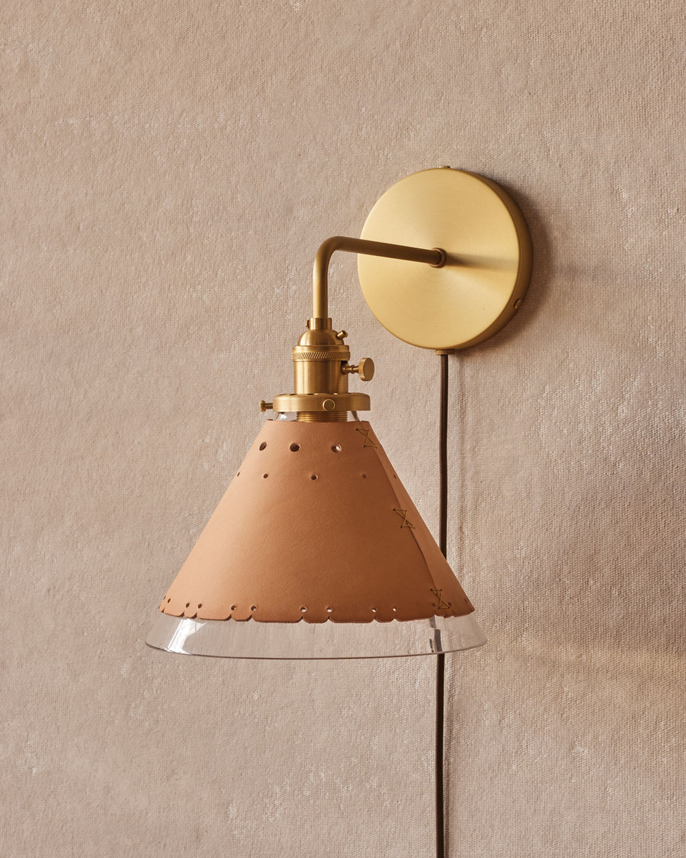 #leather-finish_natural tan #wiring_plug-in