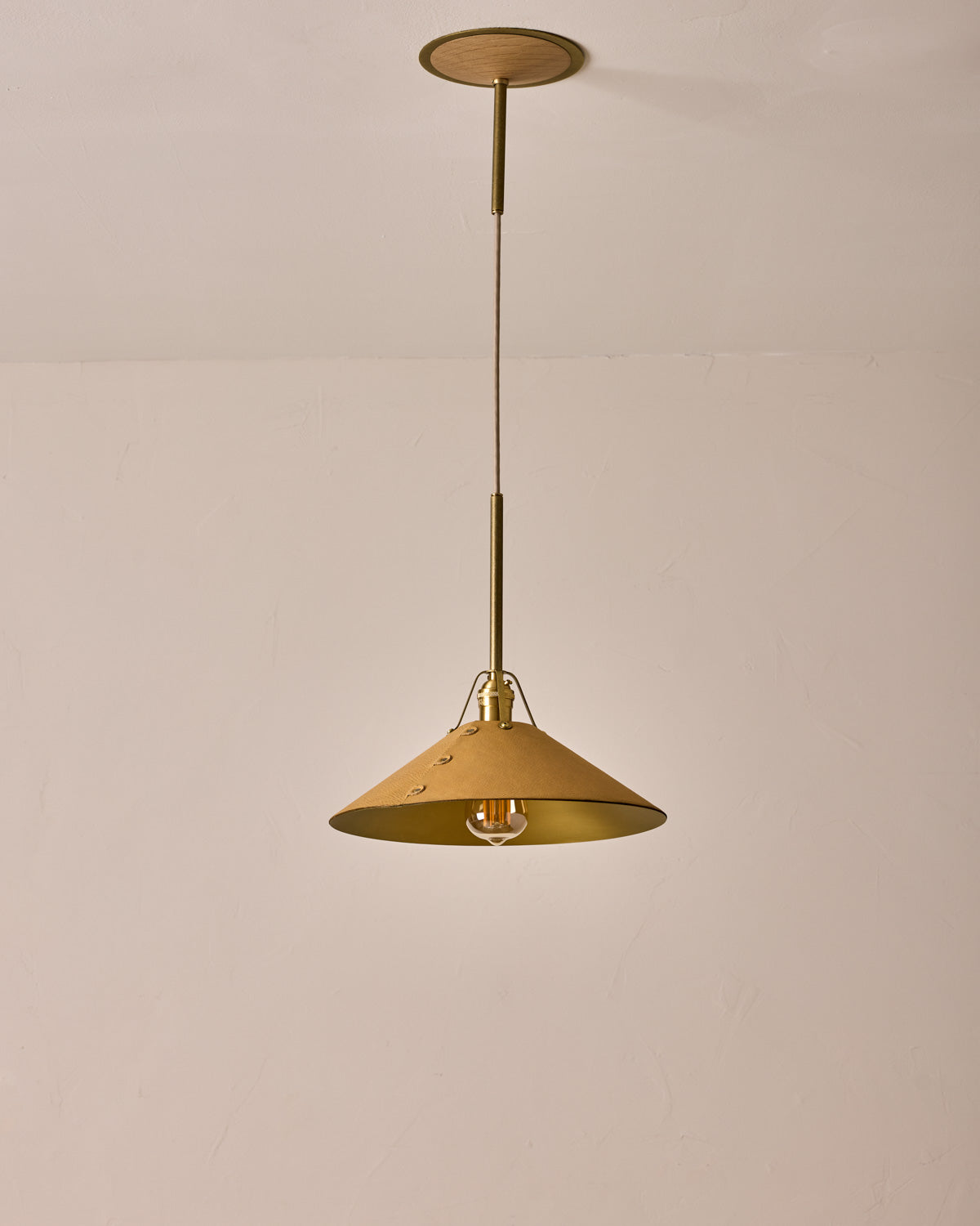 #leather-shade_natural #size_large