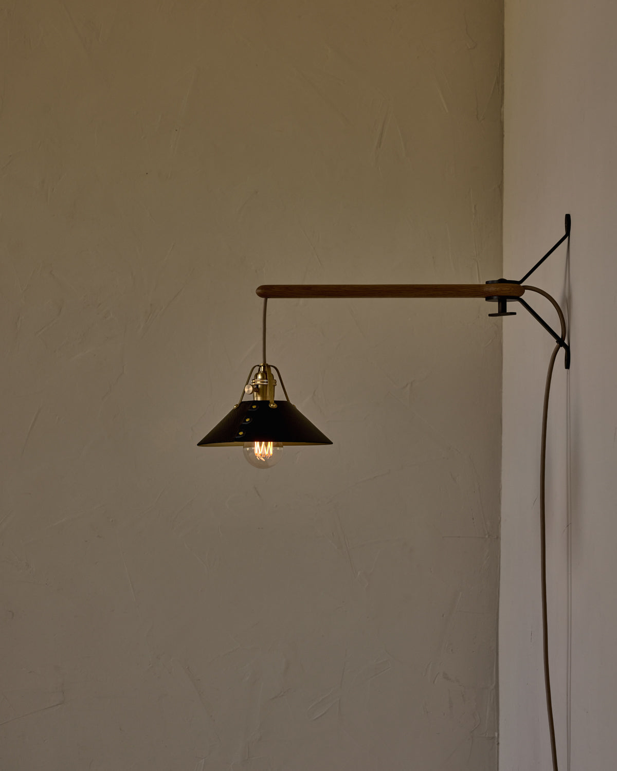 #leather-shade_black  #size_small #wiring_plug-in
