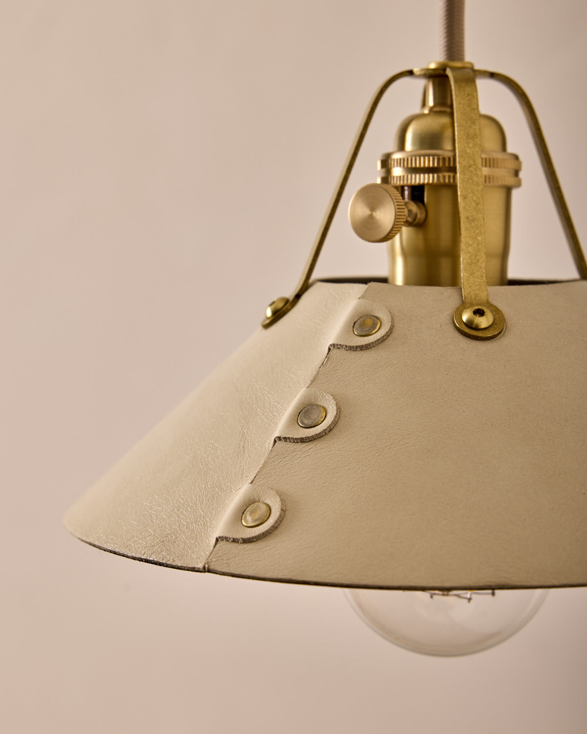 #leather-shade_eggshell #size_small