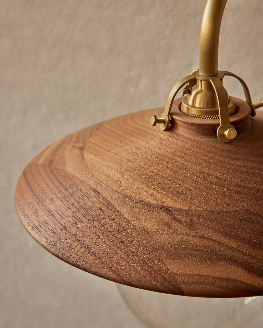 #shade-finish_black walnut
#metal-finish_satin brass
#globe_clear glass